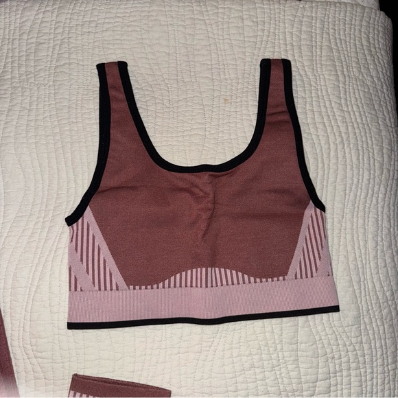 Fabletics Maroon Small Set - Picture 2 of 6